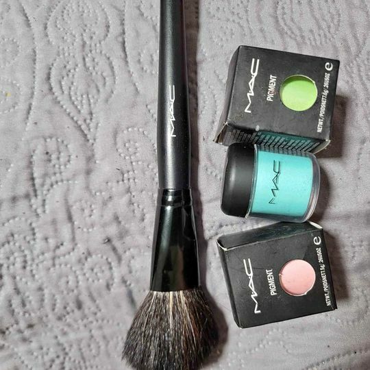 M.A.C makeup and brush