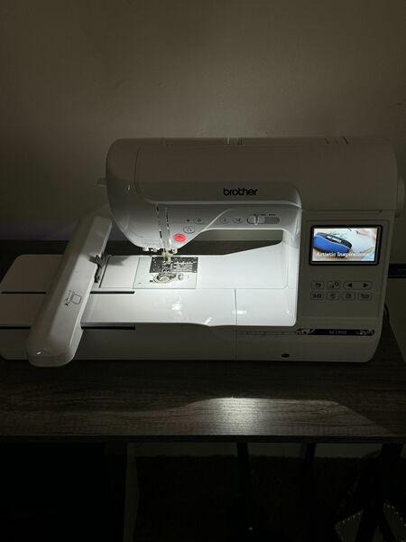 brother (SE 1900) embroidery machine