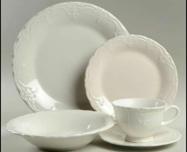 5 Piece Place Setting- Versailles Tabletop