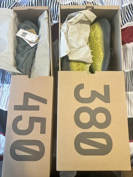 YEEZY BUNDLE TWO PAIRS BRAND NEW