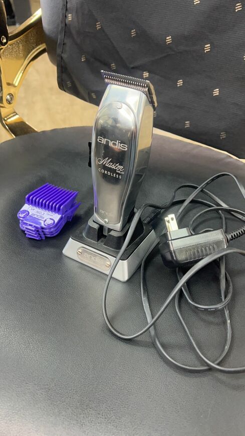 Barber Hair Clipper Andis Cordless master Great Condition