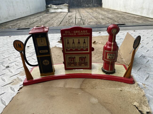 Marx Brightelite Filling Station Tin Toy