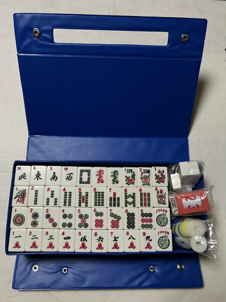 Mah Jongg set like new (box opened) + free books