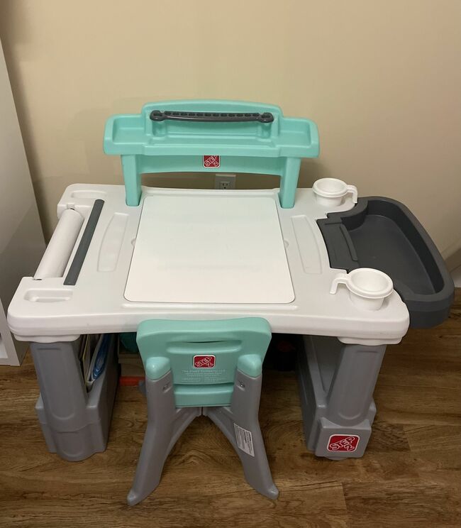 ep2 Kids Desk & Chair