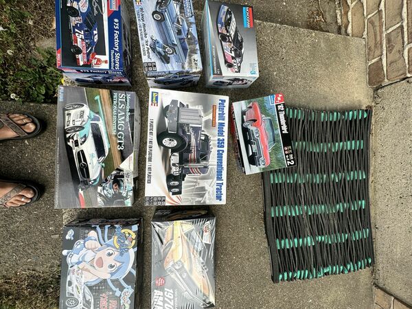 8 Complete Model Car & Truck Kits