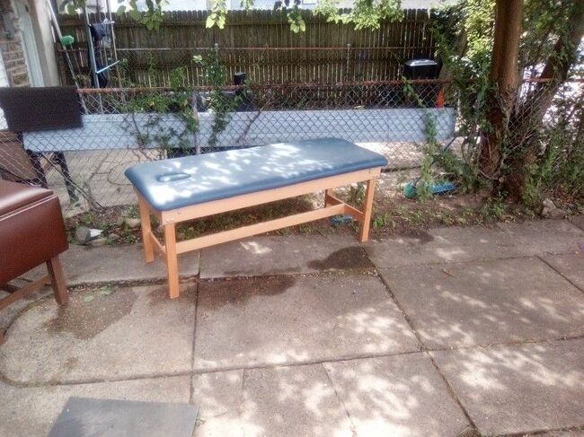 Professional Massuse Table With Face Hole And Plug For Face Hole