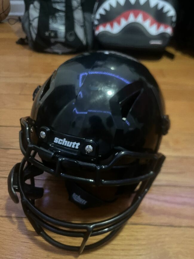 Schutt Vengeance A11 football helmet