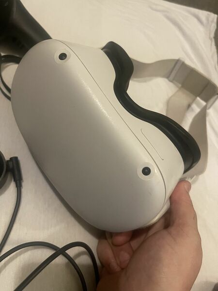 Oculus VR 2 And Quest Touch Pro Controllers