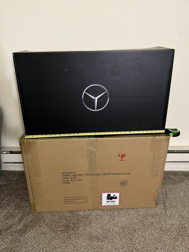 1:18 Mercedes Benz Car Transporter