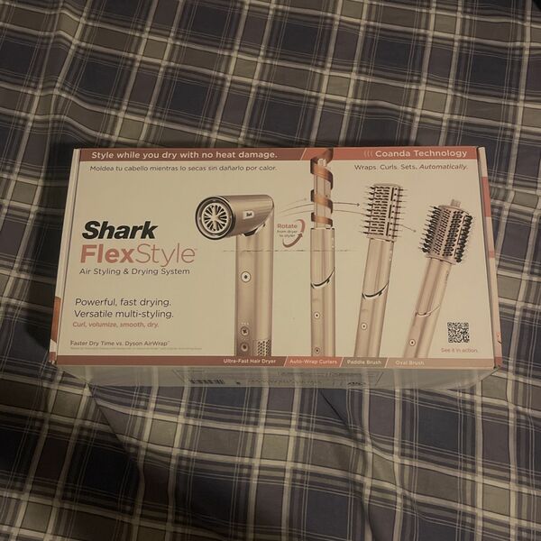 Shark Flex Style (new) Never Open.