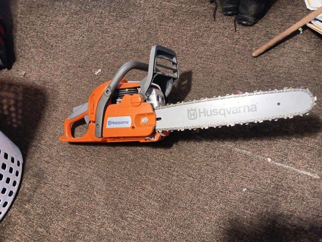 Husqvarna  435  gas chain  saw