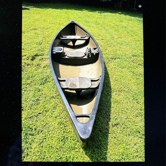 JOHNSON OUTDOORS WATERCRAFT CANOE WITH PADDLES