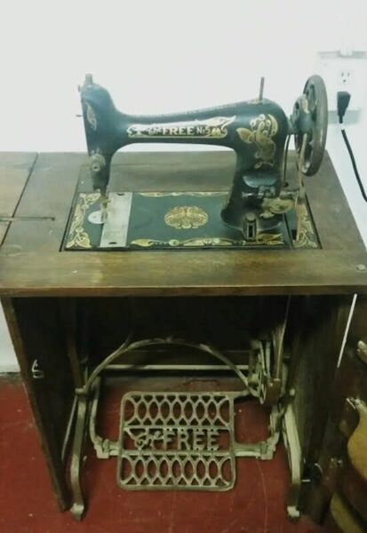 Vintage "Free No.5" Treadle Sewing Machine, Oak Cabinet