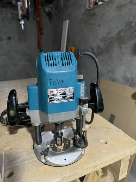 Makita Plunge Router And Edge Guide