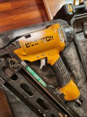 Bostitch N62FN Angled Finish Nailer with Case