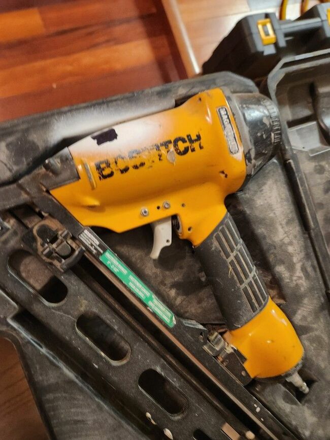 Bostitch N62FN Angled Finish Nailer with Case