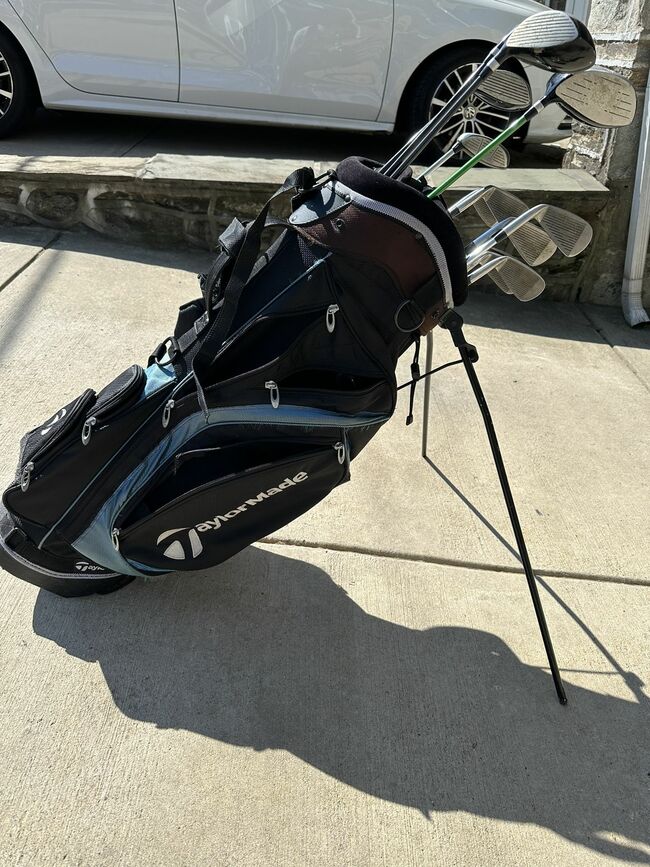 Tommy Armour Golf Clubs With Taylor made Stand Bag
