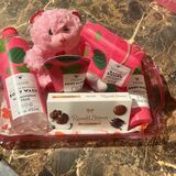 Women’s Valentines Day Basket