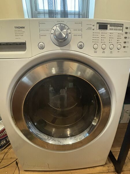 Lg Washer Basically Brad New Use It For 2 Months And I got A New One Because It Was On Sale And It Just Sit There