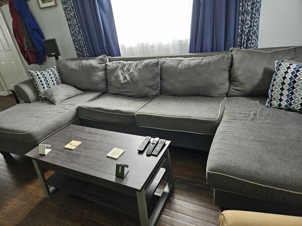 Couch sleeper with dual chaise and queen size pullout