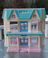 sher Price 1993  Loving Family Folding Dream Dollhouse