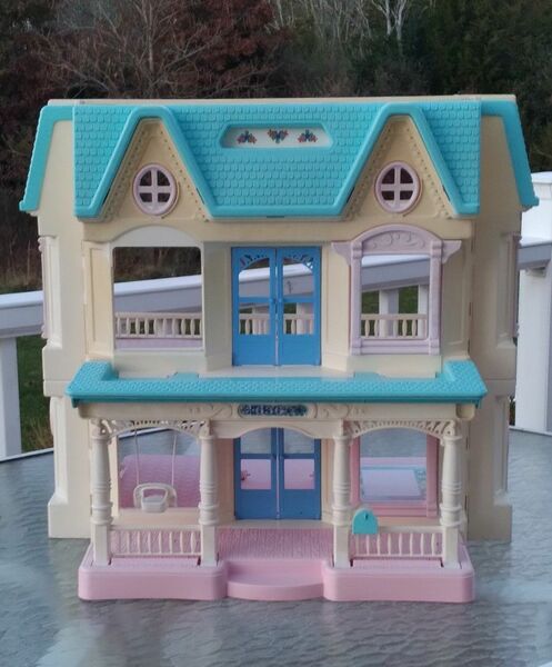 sher Price 1993  Loving Family Folding Dream Dollhouse