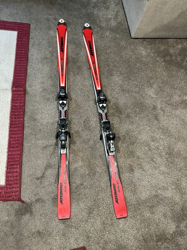 170 cm Skiis used about a dozen times, no longer needed. Looking for $110 or best offer. Brand is Atomic Pro