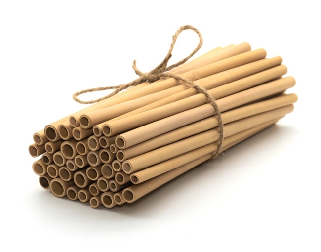 Reusable bamboo straws replace plastic straws to protect the environment