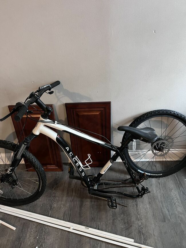 Access Raptor 3.0 Mountain Bike.